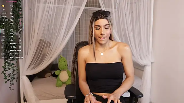 Snapshot of Martinaa_Rose chatting on 06-26-26, 12:44 Martinaa Rose online show from 06-26-26, 12:44
