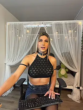Snapshot of Martinaa_Rose chatting on 06-25-26, 12:54 Martinaa Rose online show from 06-25-26, 12:54