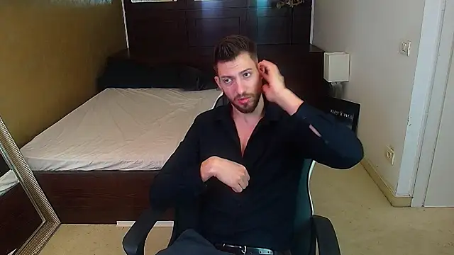 Snapshot of FelixRook chatting on 06-19-26, 04:18 FelixRook online show from 06-19-26, 04:18