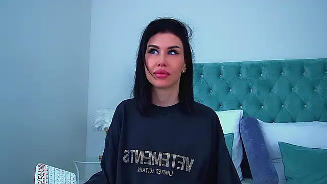 KaylaMous online show from 06-24-26, 06:12