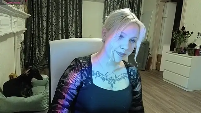 Snapshot of moon__shy chatting on 07-26-26, 05:09 moon shy online show from 07-26-26, 05:09