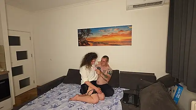 Desire Couple  online show from 06-05-26, 06:46