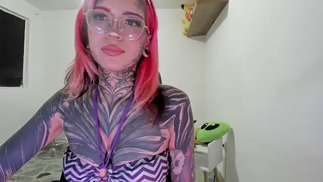 Nickidoll66  online show from 07-03-26, 02:51