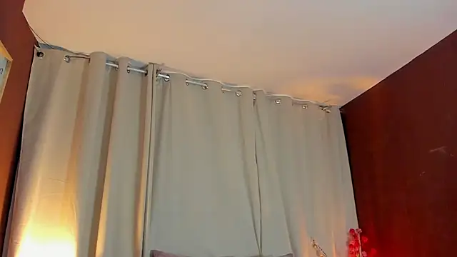 Snapshot of sensual_fer chatting on 06-26-26, 12:33 sensual fer online show from 06-26-26, 12:33