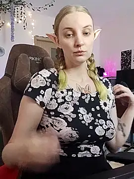 Snapshot of Elfie_Agatha chatting on 06-16-26, 08:14 Elfie Agatha online show from 06-16-26, 08:14