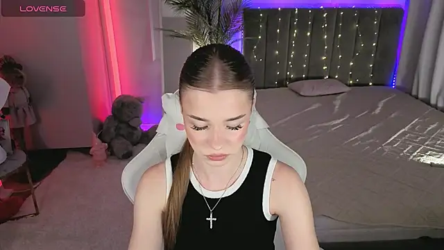 Snapshot of Milla_Way chatting on 06-18-26, 03:06 Milla Way online show from 06-18-26, 03:06