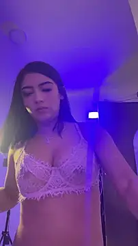 Snapshot of Nicolegh_ chatting on 06-18-26, 02:10 Nicolegh online show from 06-18-26, 02:10