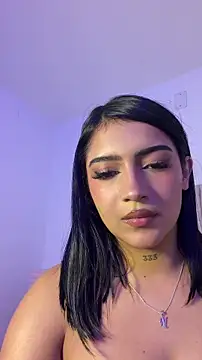 Snapshot of Nicolegh_ chatting on 06-21-26, 02:06 Nicolegh online show from 06-21-26, 02:06