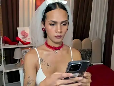 Snapshot of XxBeautyxX chatting on 07-16-26, 07:44 XxBeautyxX online show from 07-16-26, 07:44