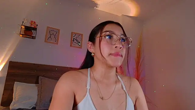 Snapshot of _Emmakiss_ chatting on 06-24-26, 10:51 Emmakiss online show from 06-24-26, 10:51