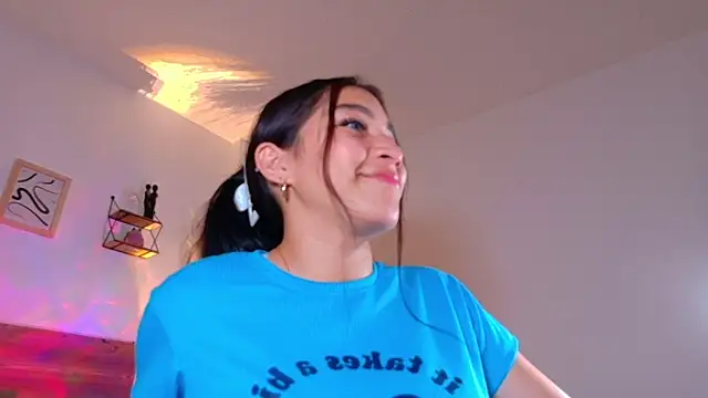 Snapshot of _Emmakiss_ chatting on 07-01-26, 02:06 Emmakiss online show from 07-01-26, 02:06