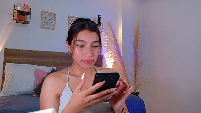 Snapshot of _Emmakiss_ chatting on 06-30-26, 04:07 Emmakiss online show from 06-30-26, 04:07