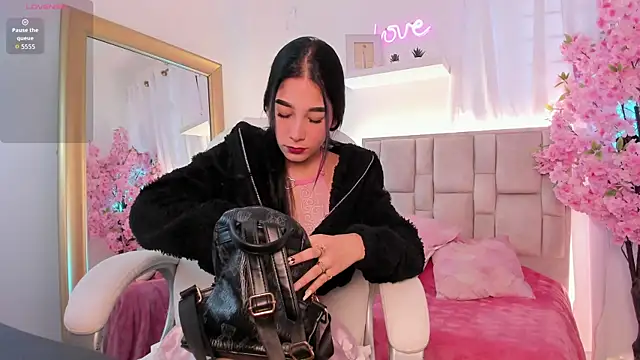 Snapshot of Violeta_Velvet_ chatting on 07-15-26, 12:34 Violeta Velvet online show from 07-15-26, 12:34