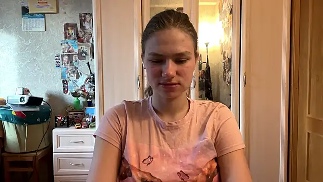Snapshot of Codi_Rostersy chatting on 06-17-26, 03:06 Codi Rostersy online show from 06-17-26, 03:06