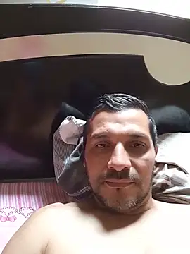 Snapshot of RIchar05 chatting on 06-06-26, 02:11 RIchar05 online show from 06-06-26, 02:11