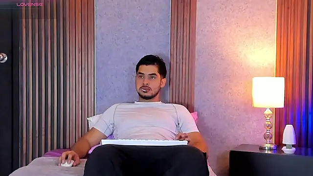 Snapshot of luciano_vitale chatting on 07-10-26, 12:38 luciano vitale online show from 07-10-26, 12:38