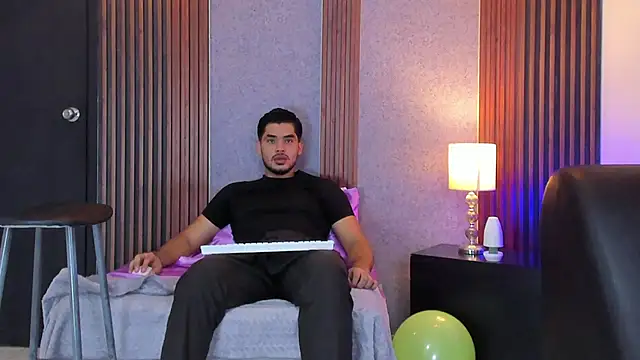 Snapshot of luciano_vitale chatting on 07-06-26, 12:23 luciano vitale online show from 07-06-26, 12:23
