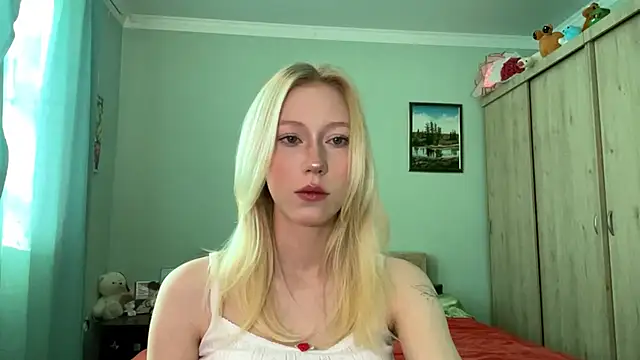 Snapshot of BossedFrog chatting on 06-18-26, 02:11 BossedFrog online show from 06-18-26, 02:11