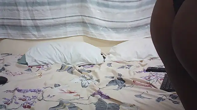 nicolesbiggy online show from 06-04-26, 12:54