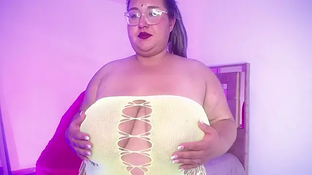 Snapshot of HoneyBunnyBBW chatting on 06-24-26, 01:48 HoneyBunnyBBW online show from 06-24-26, 01:48