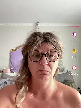 Snapshot of DirtyMarie80 chatting on 07-12-26, 10:27 DirtyMarie80 online show from 07-12-26, 10:27