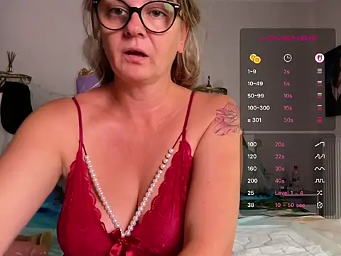 Snapshot of DirtyMarie80 chatting on 07-17-26, 02:58 DirtyMarie80 online show from 07-17-26, 02:58