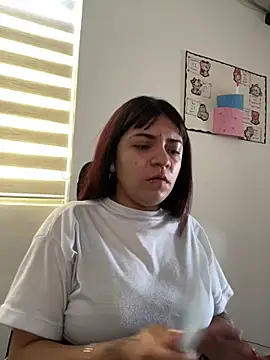 Snapshot of AngieRousse chatting on 06-30-26, 01:33 AngieRousse online show from 06-30-26, 01:33