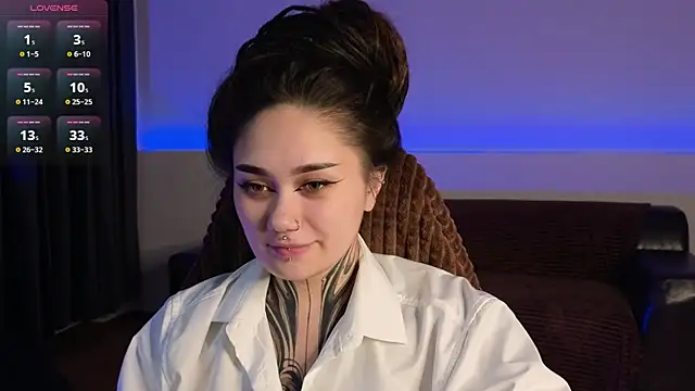 Snapshot of KarenHotFlirt chatting on 06-12-26, 02:59 KarenHotFlirt online show from 06-12-26, 02:59