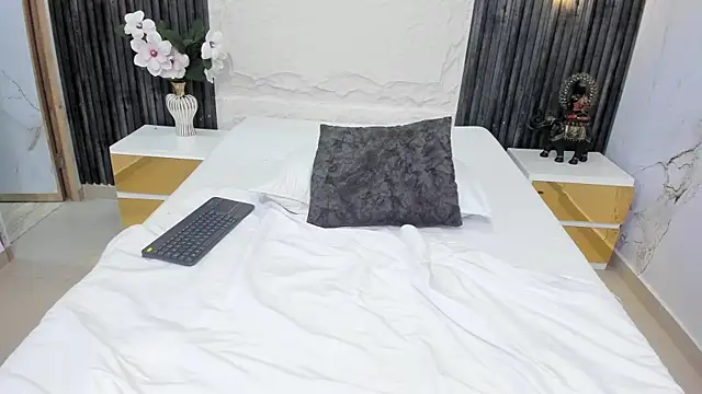 Snapshot of Chloe_dreams4u chatting on 07-06-26, 03:03 Chloe dreams4u online show from 07-06-26, 03:03