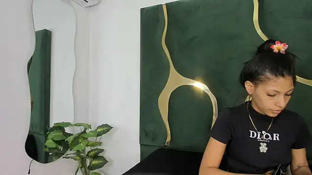 Snapshot of Mila_petiteasm chatting on 07-11-26, 12:27 Mila petiteasm online show from 07-11-26, 12:27