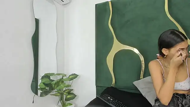 Snapshot of Mila_petiteasm chatting on 07-09-26, 12:26 Mila petiteasm online show from 07-09-26, 12:26