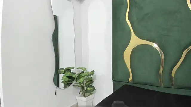 Snapshot of Mila_petiteasm chatting on 07-06-26, 12:12 Mila petiteasm online show from 07-06-26, 12:12
