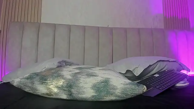 julimonroe  online show from 07-09-26, 01:17