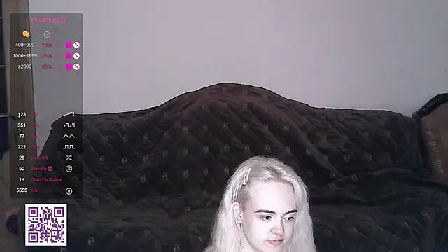 Snapshot of Oxcy_Secret chatting on 06-14-26, 02:08 Oxcy Secret online show from 06-14-26, 02:08