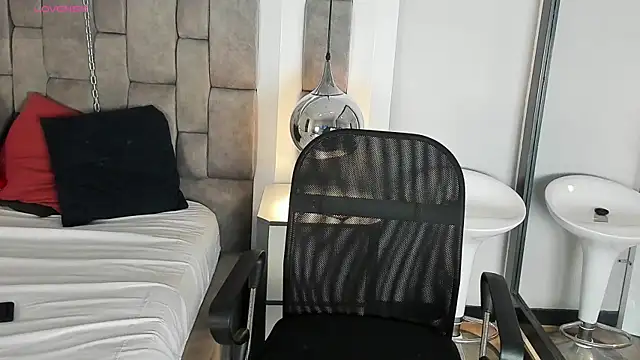 LucasThomson  online show from 07-18-26, 04:10
