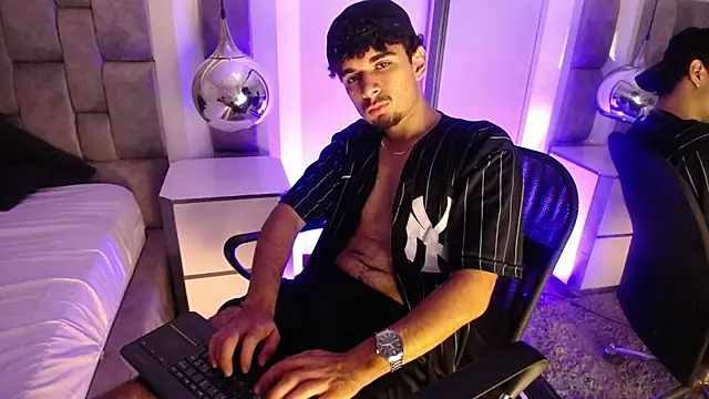 LucasThomson  online show from 06-20-26, 04:17