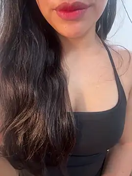 Snapshot of QuynhAnhhh_sweet chatting on 06-22-26, 06:32 QuynhAnhhh sweet online show from 06-22-26, 06:32
