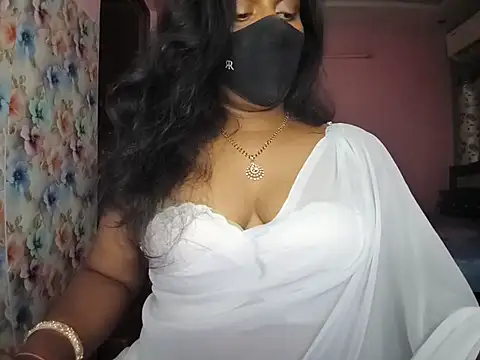 Snapshot of Meenakshy chatting on 06-05-26, 05:34 Meenakshy online show from 06-05-26, 05:34