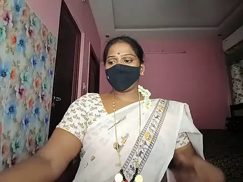 Snapshot of Meenakshy chatting on 06-16-26, 04:34 Meenakshy online show from 06-16-26, 04:34