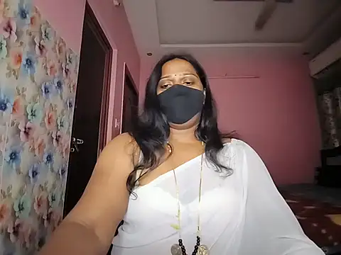 Snapshot of Meenakshy chatting on 06-17-26, 05:34 Meenakshy online show from 06-17-26, 05:34