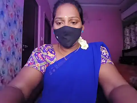 Snapshot of Meenakshy chatting on 07-10-26, 04:45 Meenakshy online show from 07-10-26, 04:45