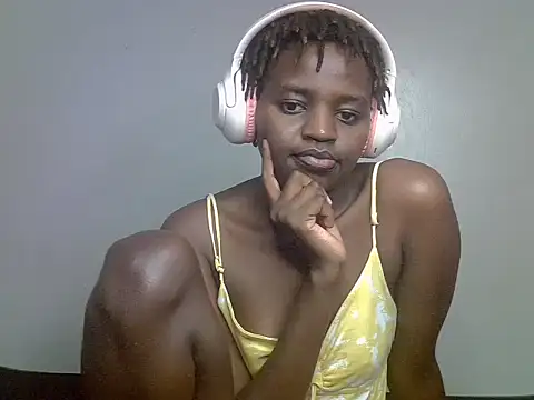 Snapshot of Sweet_smiles2 chatting on 06-28-26, 05:14 Sweet smiles2 online show from 06-28-26, 05:14