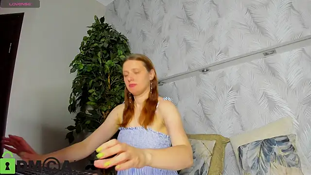 Snapshot of Kathrine-Meyer chatting on 06-25-26, 01:14 Kathrine-Meyer online show from 06-25-26, 01:14