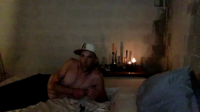 Snapshot of thierrybae chatting on 07-17-26, 04:43 thierrybae online show from 07-17-26, 04:43