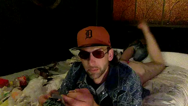 Snapshot of thierrybae chatting on 06-20-26, 06:18 thierrybae online show from 06-20-26, 06:18