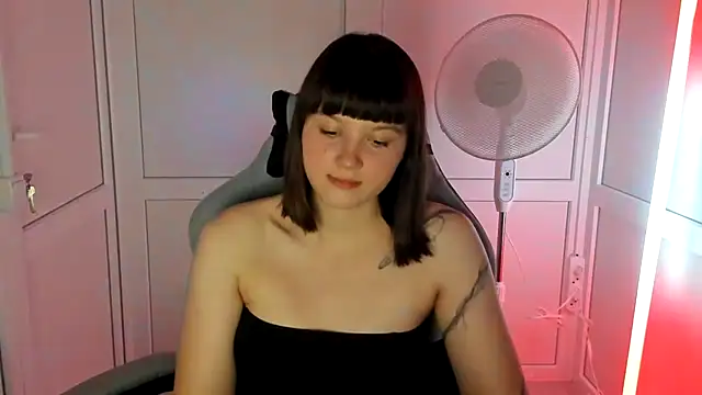 Snapshot of Vanilla_Vixen chatting on 06-18-26, 06:13 Vanilla Vixen online show from 06-18-26, 06:13