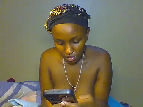 Snapshot of Sexie_bobbies chatting on 06-25-26, 08:14 Sexie bobbies online show from 06-25-26, 08:14