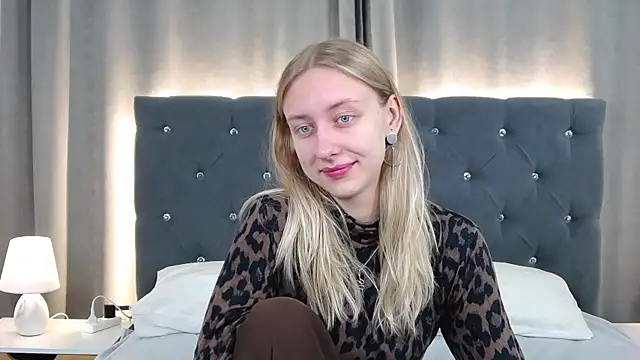 LirienVexx online show from 06-18-26, 04:00
