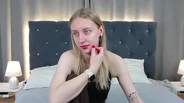 LirienVexx online show from 06-11-26, 04:09