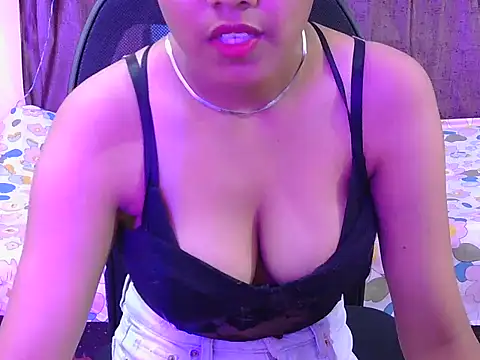 hot-ayra online show from 06-21-26, 04:40